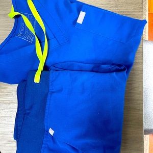 FIGS 1 pocket scrub top size S/joggers size S